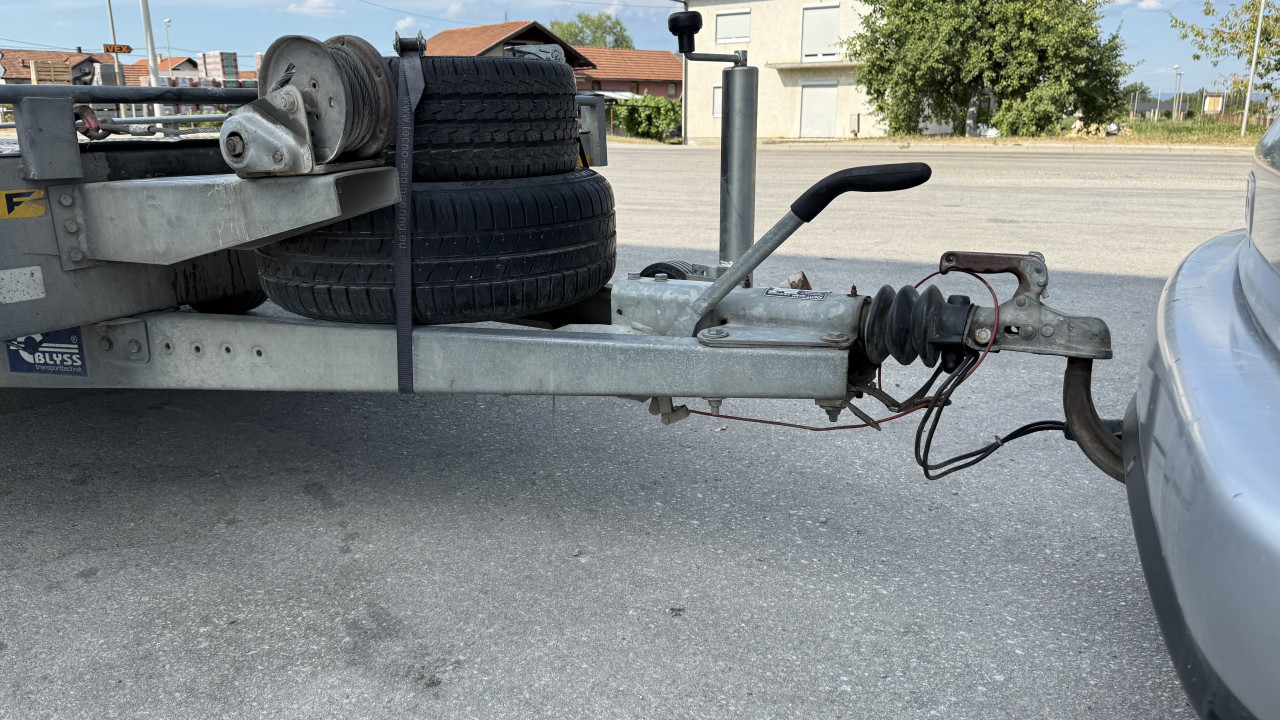 Auto prikolica BLYSS 2015 Godina Top Stanje Odrzavana Max