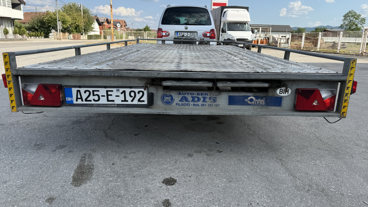 Auto prikolica BLYSS 2015 Godina Top Stanje Odrzavana Max
