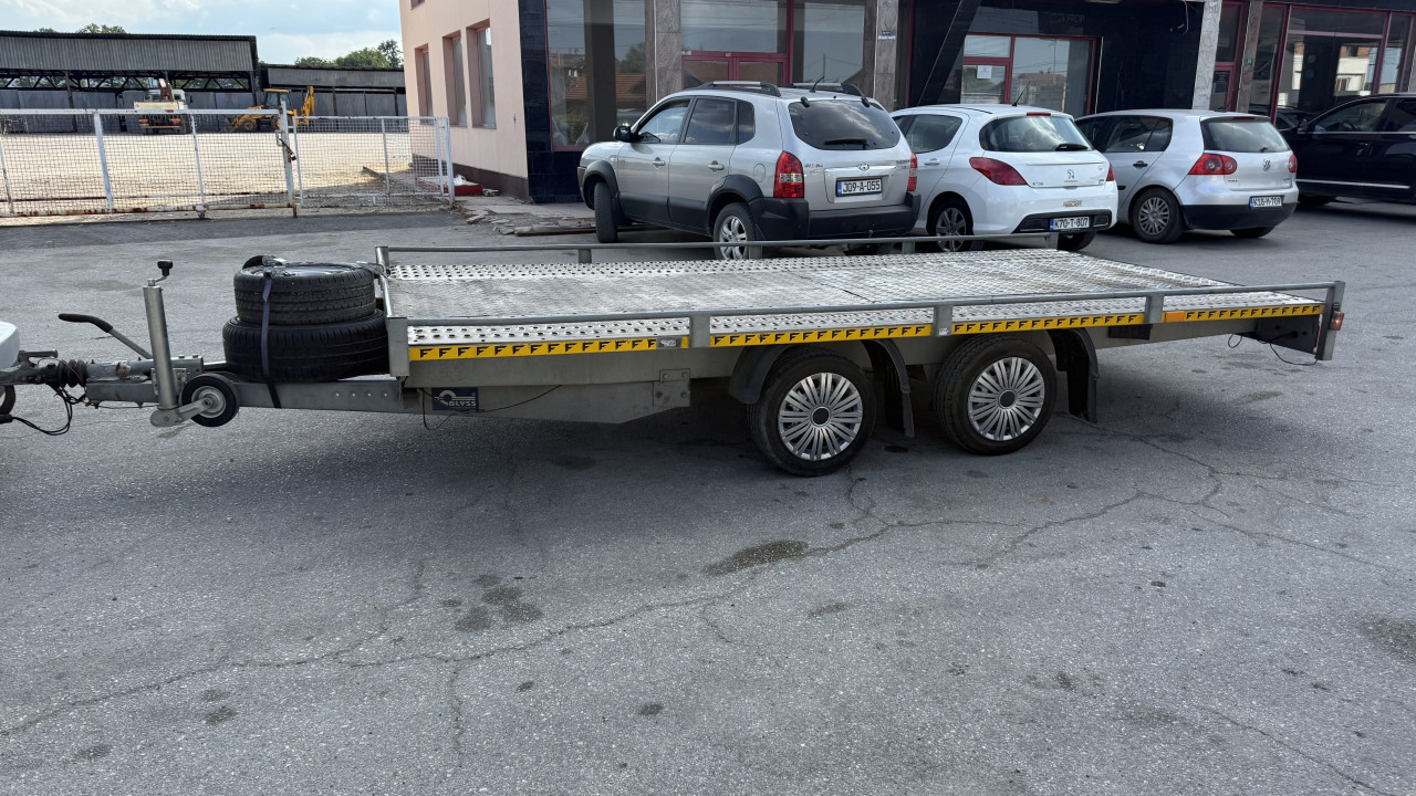 Auto prikolica BLYSS 2015 Godina Top Stanje Odrzavana Max