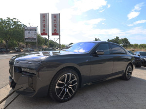 BMW 740d xDrive M-Sportpaket LUFTFEDERUNG ICONIC GLOW SKY LOUNGE