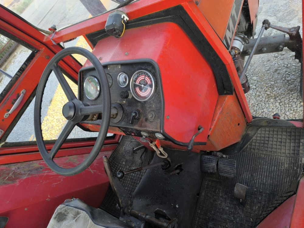 Traktor IMT 549