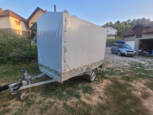 Iznajmljujem autoprikolicu 750kg