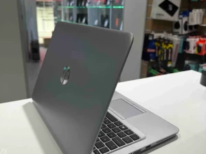 HP EliteBook 840 G3 i5-6300U; 8GB; 256GB m.2 + 500GB HDD