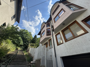 Izdaje se: Trosoban Stan - Skenderija, Centar