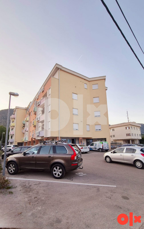 Novogradnja, balkon, garaža...063 999 993