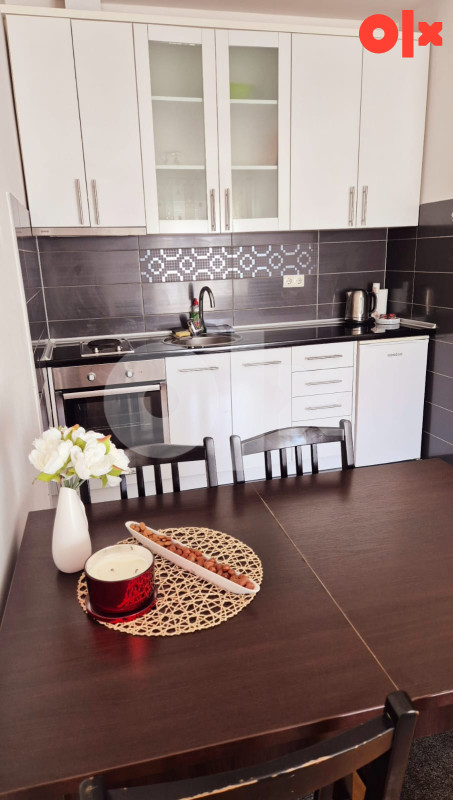 Novogradnja, balkon, garaža...063 999 993 2