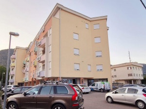 Novogradnja, balkon, garaža...063 999 993