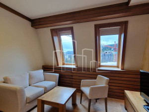 Opremljen apartman od 58m2 sprat 5 sa tri sobe i kaminom