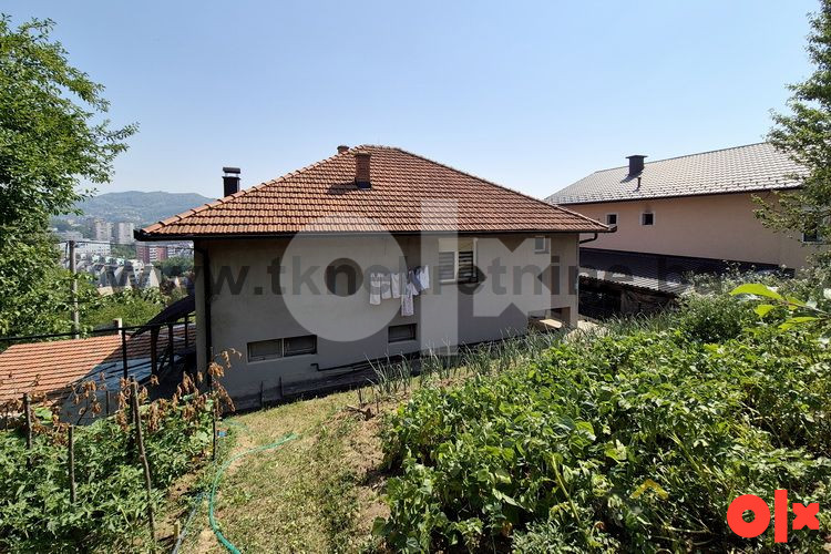 ZLOKOVAC - Kuća na parceli 534 m2, sa 3 zasebna stana