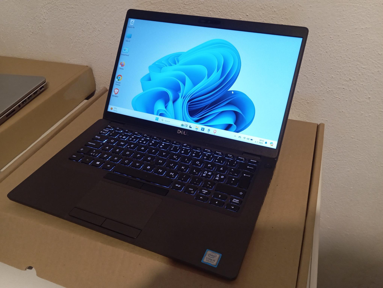 Dell 5400 i5 8250U ,16 gb , ssd 256, 14.0" , bat 3h