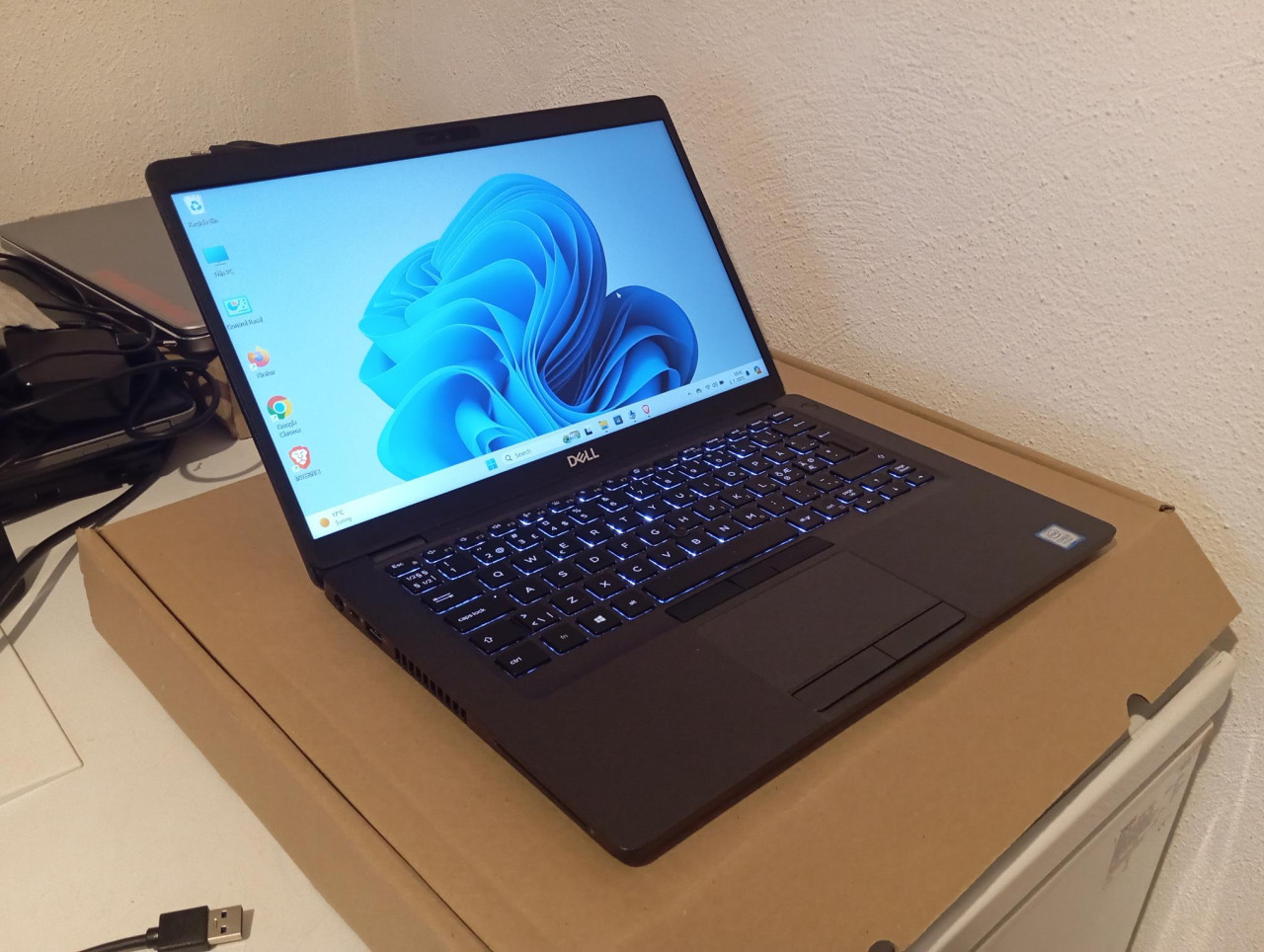 Dell 5400 i5 8250U ,16 gb , ssd 256, 14.0" , bat 3h