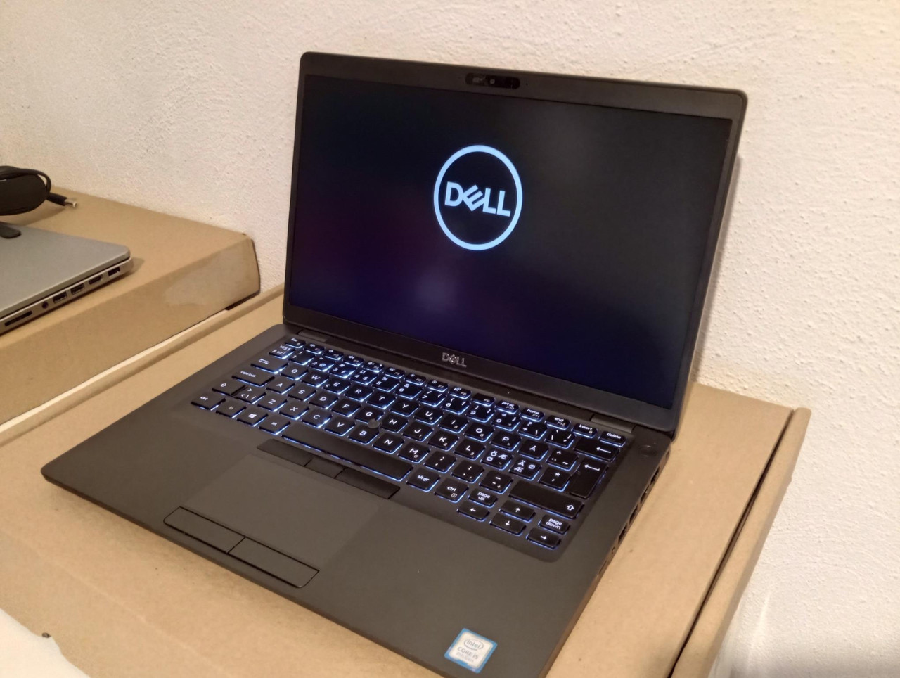 Dell 5400 i5 8250U ,16 gb , ssd 256, 14.0" , bat 3h