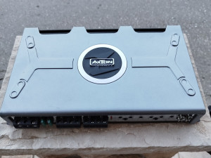 Auto pojacalo axton