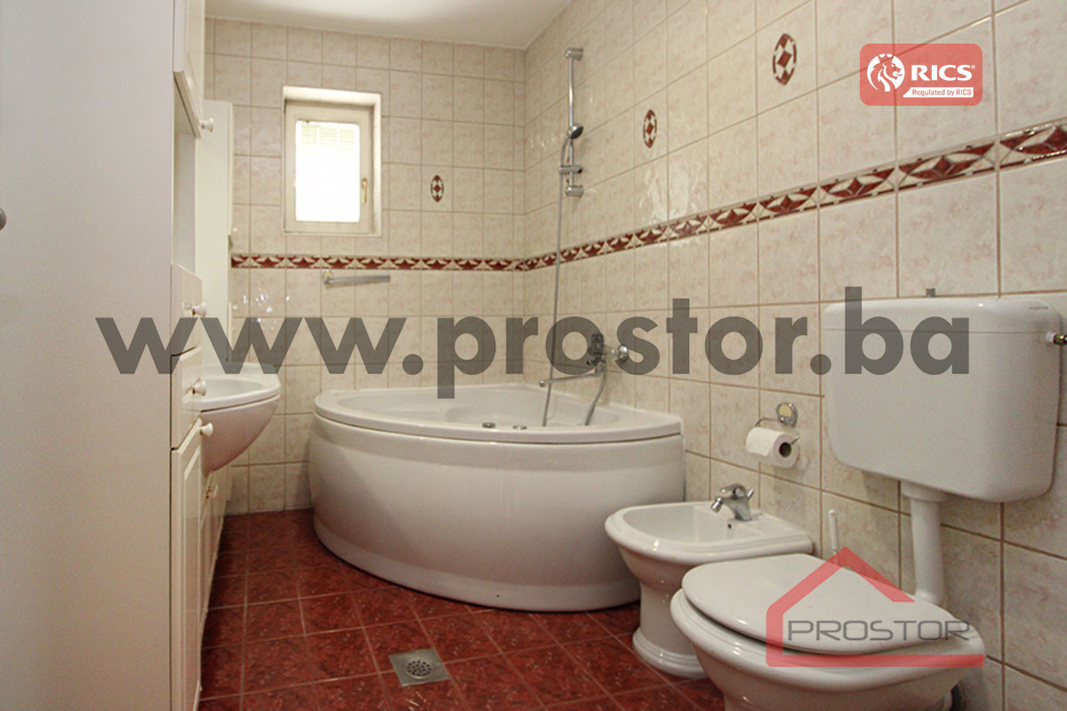 PROSTOR izdaje: Kuća sa baštom i garažom, Koševo 11