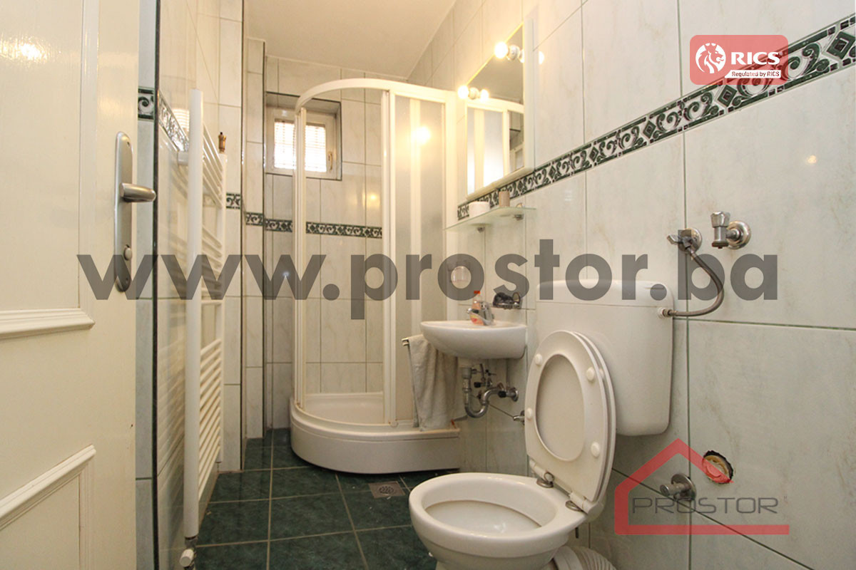 PROSTOR izdaje: Kuća sa baštom i garažom, Koševo 13