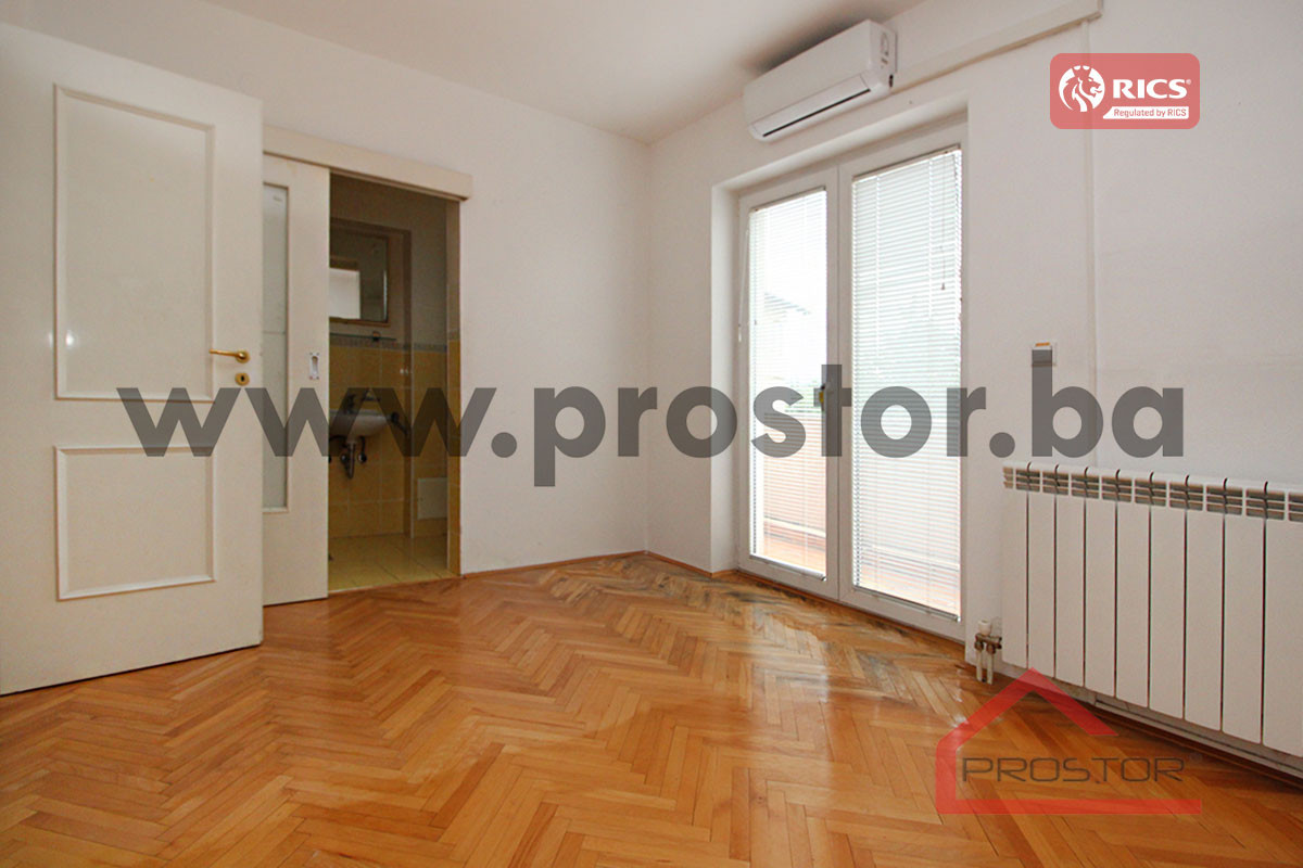 PROSTOR izdaje: Kuća sa baštom i garažom, Koševo 14
