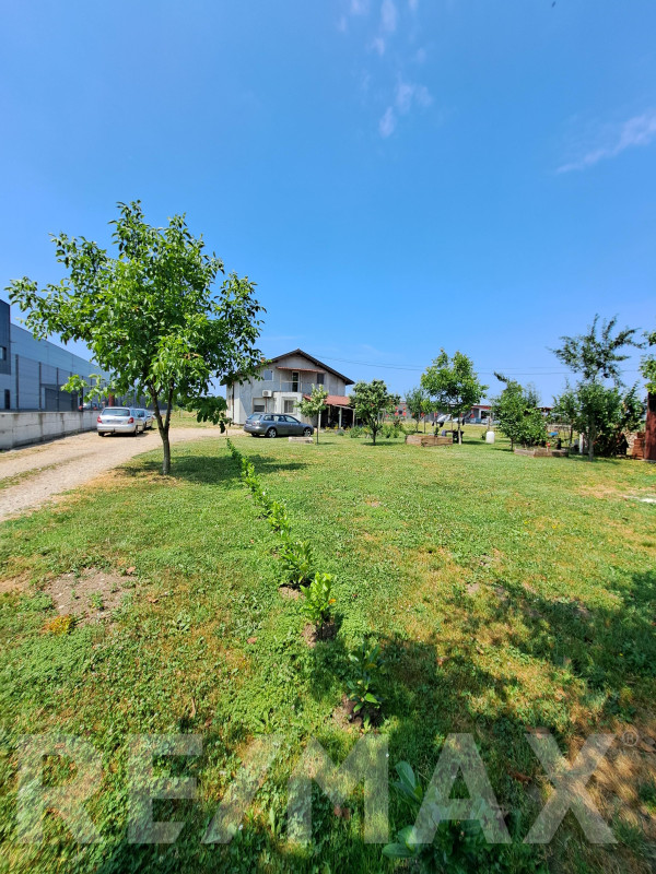 Na prodaju kuća sa zemljištem  6.975m2 u Mahovljanima, Laktaši