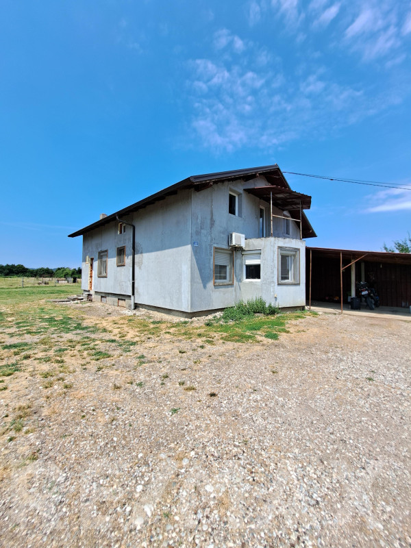 Na prodaju kuća sa zemljištem  6.975m2 u Mahovljanima, Laktaši 3