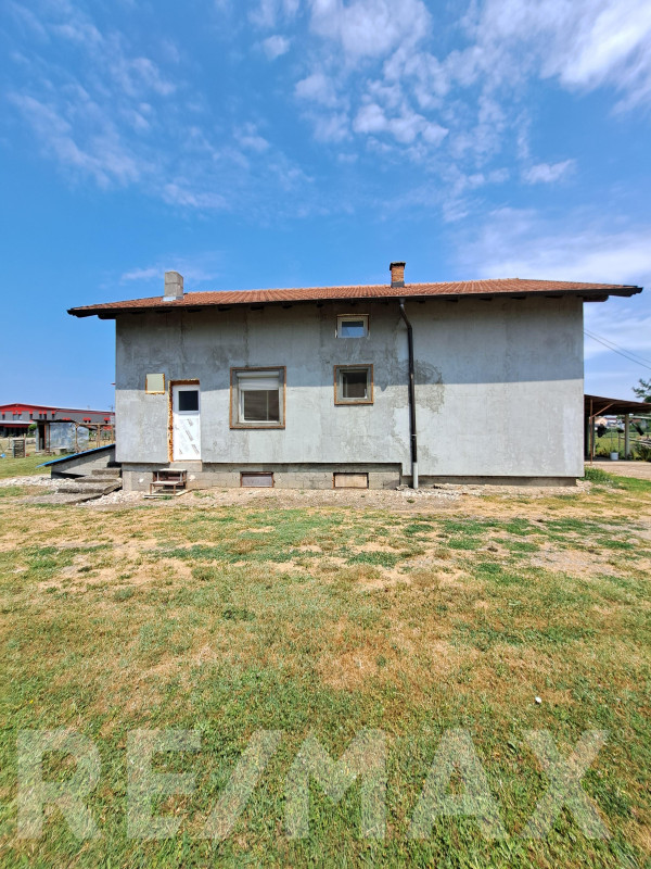 Na prodaju kuća sa zemljištem  6.975m2 u Mahovljanima, Laktaši 4