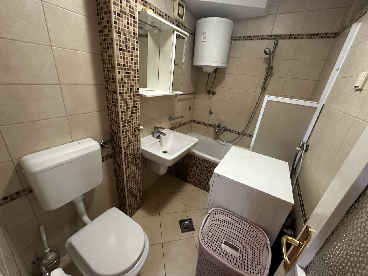 Dvosoban namješten stan u strogom centru - 54 m2 10