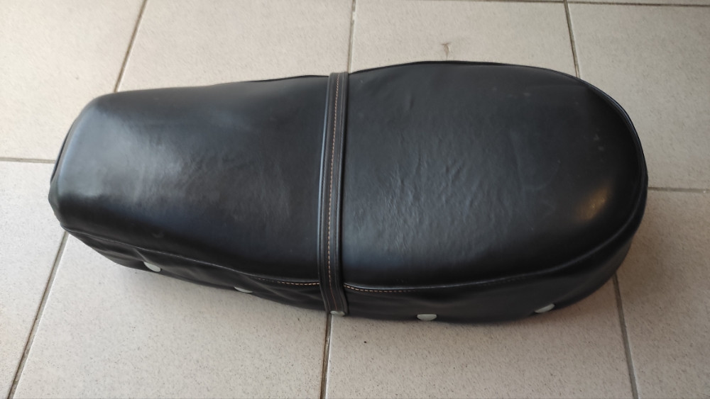 Tomos  T 15 SLC  Sjedište