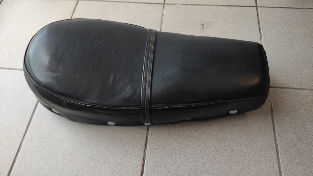 Tomos  T 15 SLC  Sjedište