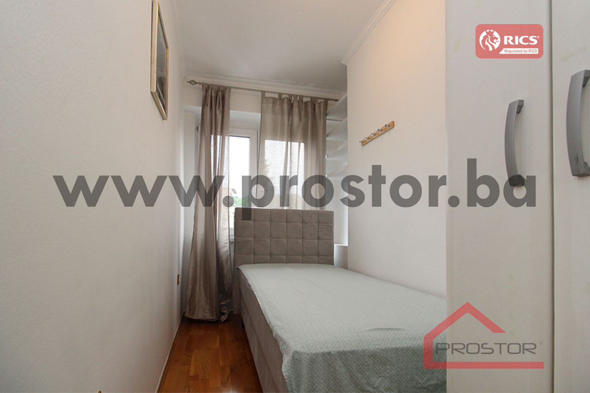 PROSTOR izdaje: Četverosoban stan, Dolac Malta 8