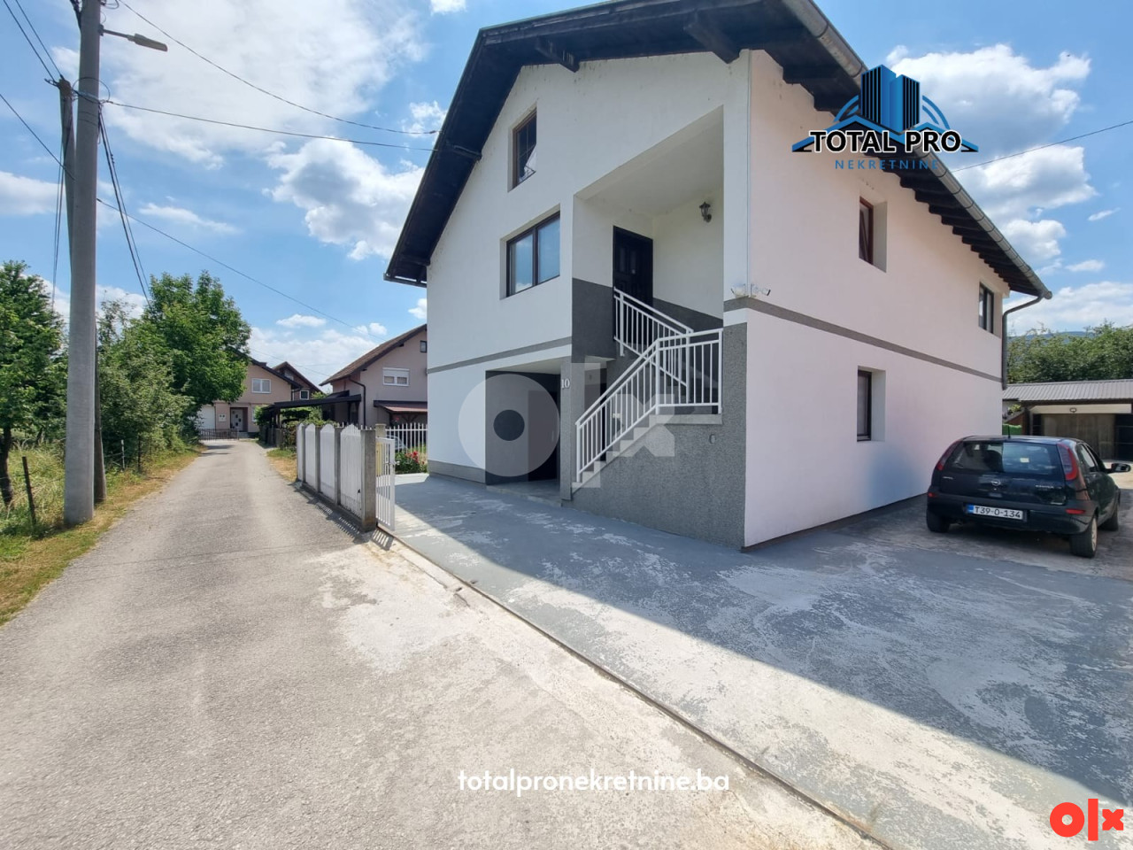 TOTAL PRO / Trosoban stan u kući 140 m2 / Otes