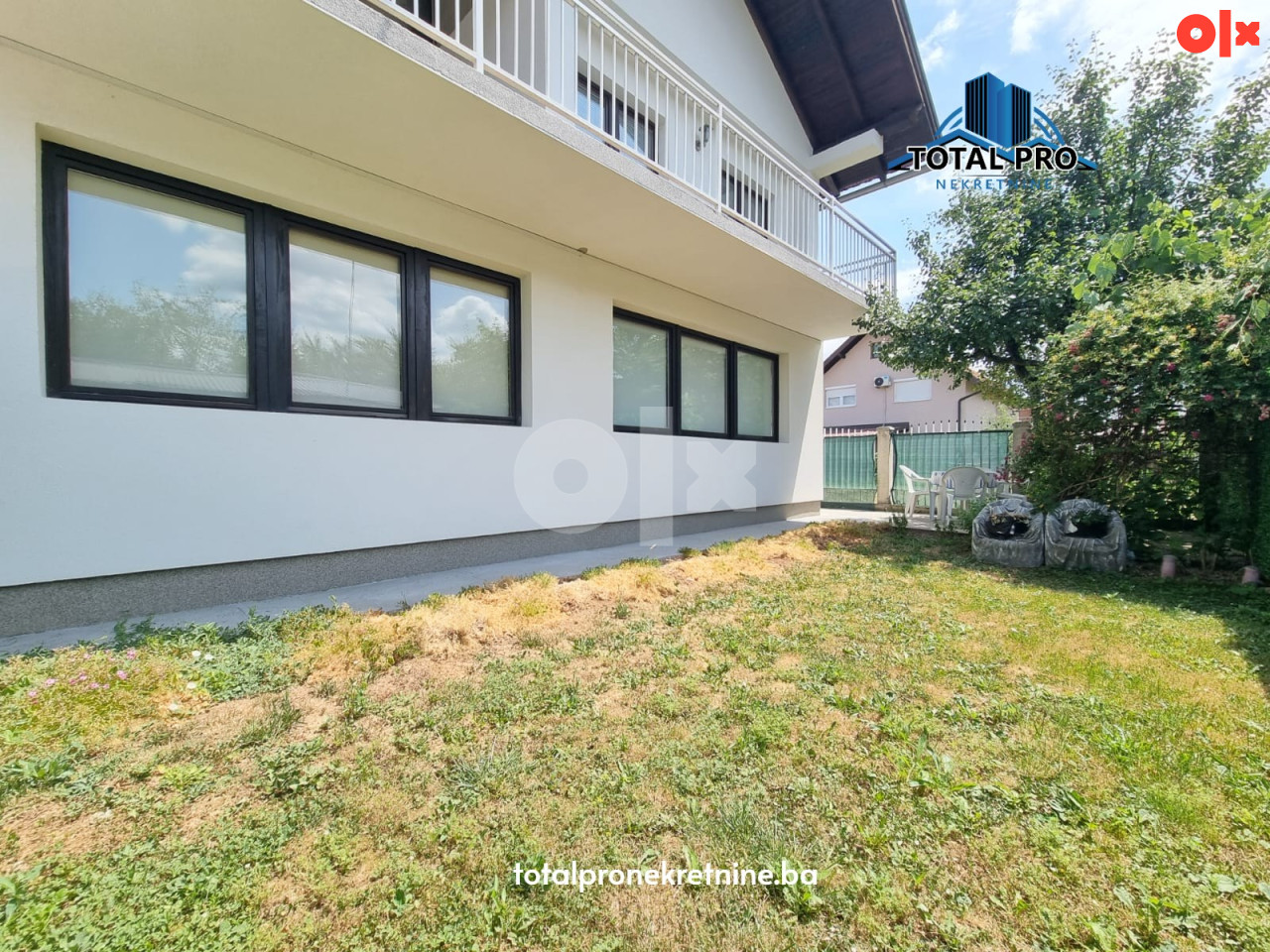 TOTAL PRO / Trosoban stan u kući 140 m2 / Otes 17