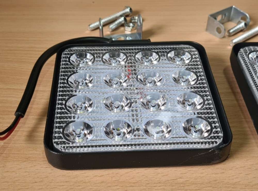 Led far za traktore i radne masine
