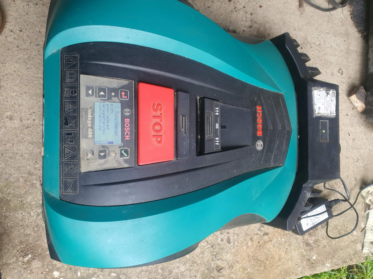 Robot kosilica BOSCH Indego 400 Connect