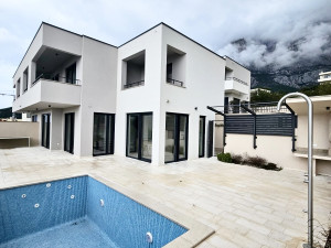 Namještena vila s bazenom i pogledom na more, MAKARSKA