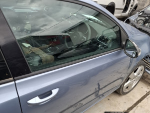 Prednja desna vrata golf 6