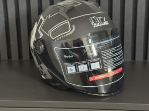 Kaciga za motor L dva modela