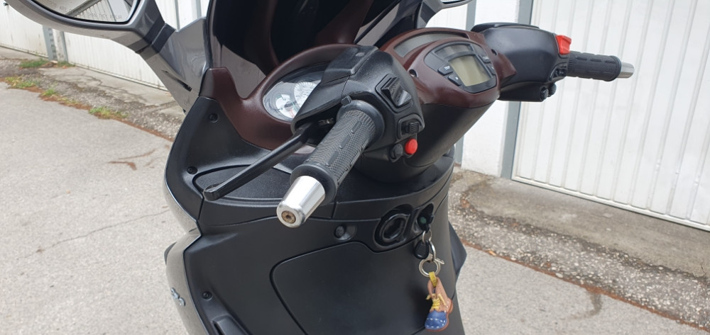 PIAGGIO X9 250 CCM TOP STANJE  AKCIJA REGISTROVAN