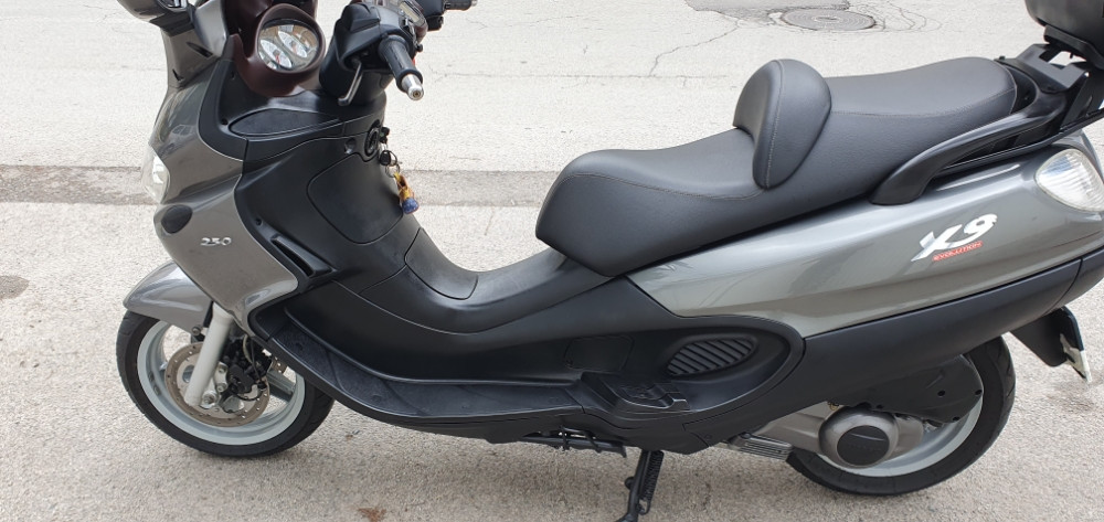 PIAGGIO X9 250 CCM TOP STANJE  AKCIJA REGISTROVAN