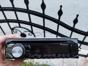 Auto radio pioneer