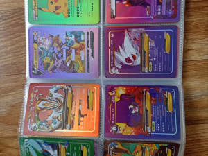 Pokemon karte u albumu