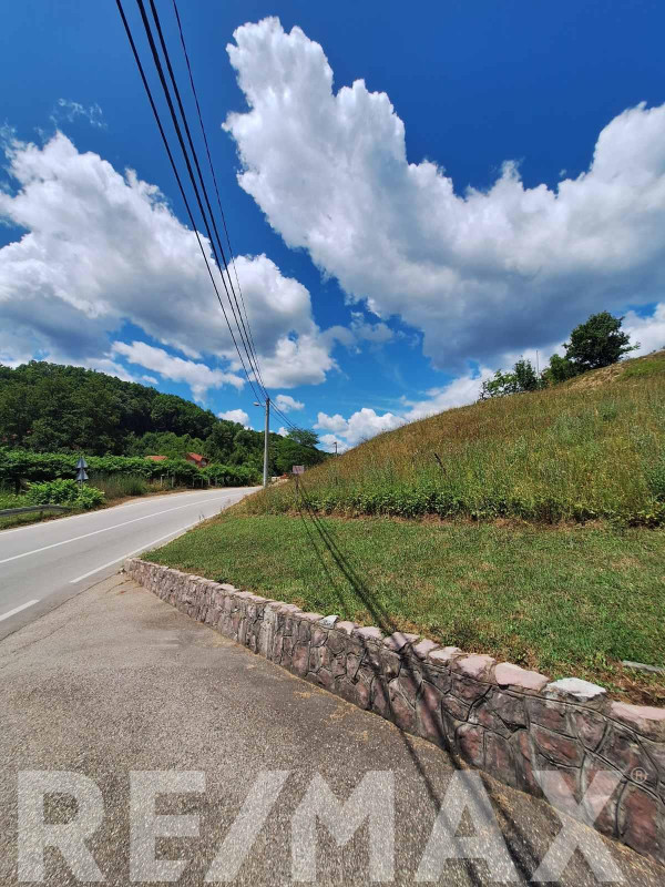 ATRAKTIVNO  zemljište na glavnoj saobraćajnici-Pavlovac 2