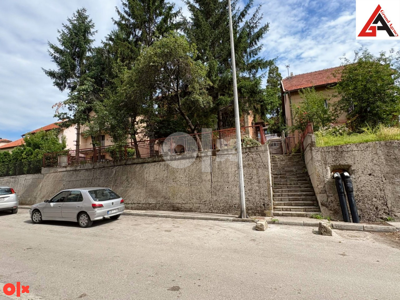 Kuća 240 m2 stambenog prostora i 465 m2 okućnice -  Zenica 3