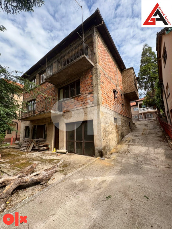 Kuća 240 m2 stambenog prostora i 465 m2 okućnice -  Zenica 2