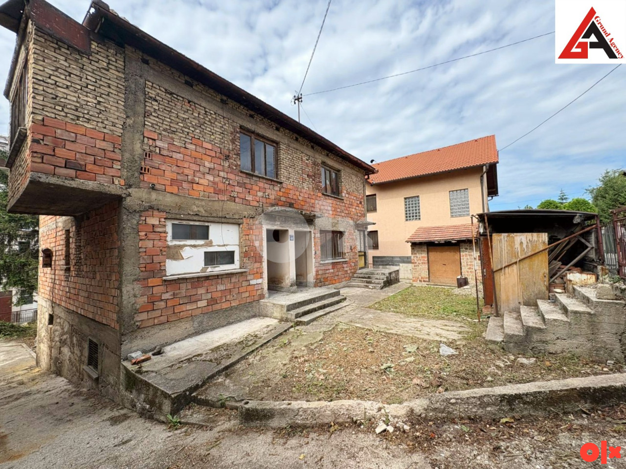 Kuća 240 m2 stambenog prostora i 465 m2 okućnice -  Zenica 20