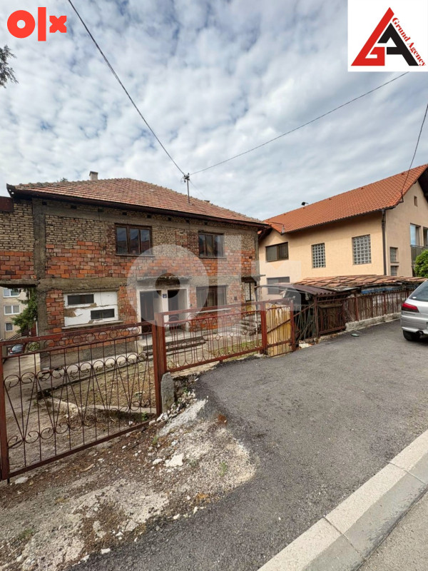 Kuća 240 m2 stambenog prostora i 465 m2 okućnice -  Zenica 13