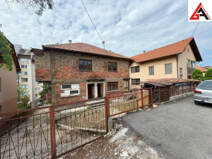 Kuća 240 m2 stambenog prostora i 465 m2 okućnice -  Zenica