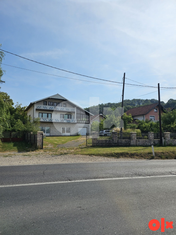 SREBRENIK PREVILE KUĆA NA ODLIČNOJ LOKACIJI