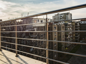 Inox ograda sa 5 horizontalnih ispuna