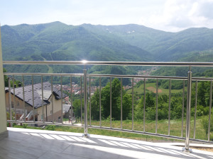 Inox ograda sa uspravnom ispunom , sigurne ograde