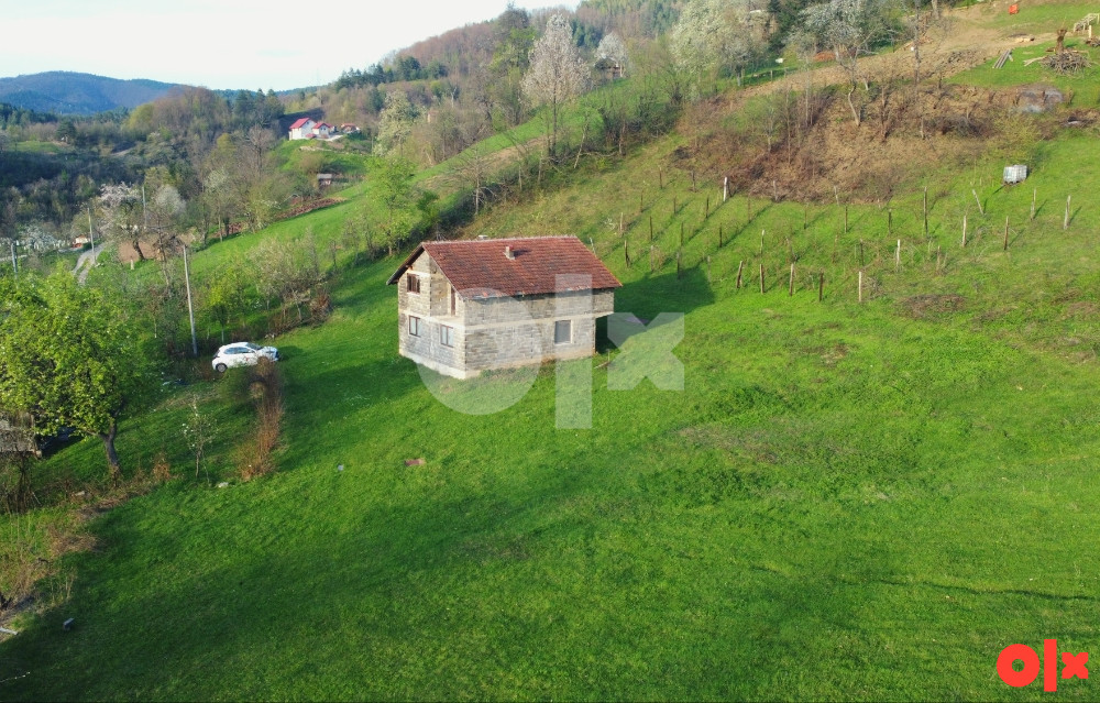 Kuca sa 7 dunuma okućnice