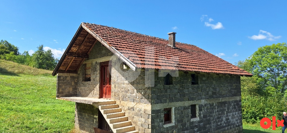 Kuca sa 7 dunuma okućnice 2