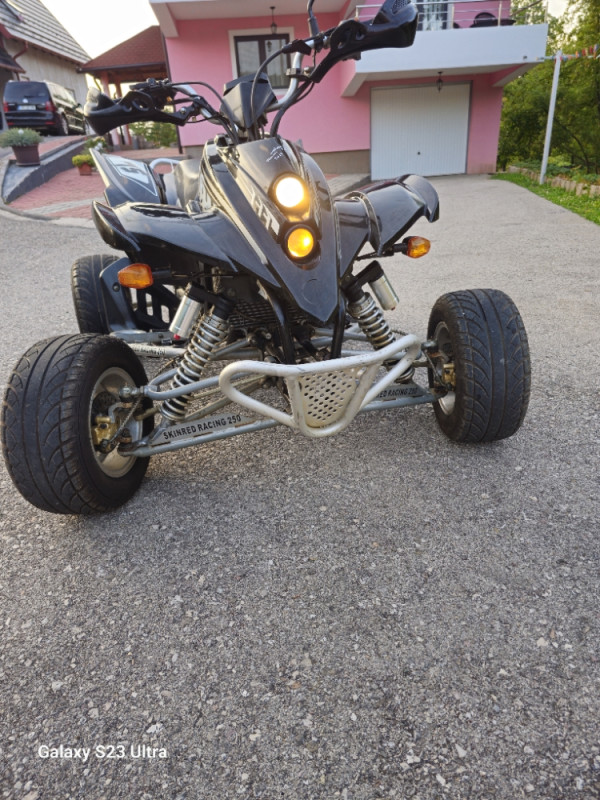 Quad 250  samo 500kilometara na satu